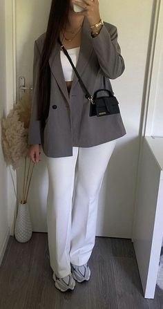 Classic Work Outfits, Female Clothes Outfits, Chique Outfit, Stile Hijab, Fitness Wear Outfits, Classic Style Outfits