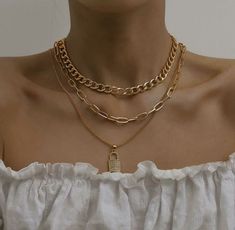 Necklace Outfit, Stacked Necklaces, Dope Jewelry, Classy Jewelry, Girly Jewelry, Collar Jewelry, Gold Jewelry Fashion, Fashion Jewelry Necklaces, Jewelry Packaging