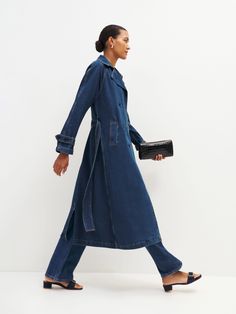 You make it look easy. Shop the Hayes Denim Trench from Reformation, a double breasted trench coat with a collar. Denim Trench Coat Outfit, Longline Trench Coat, Jean Trench Coat, Outfit Denim, Trench Coat Dress, Trench Coat Outfit, Denim Trench Coat, Cute Coats, Coat Outfit