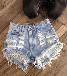 299570476c6f0309545110c592b6a63bdesc47386490ri Cargo Shorts Women, Tokyo Street Fashion, Denim Details, Grunge Style, Ripped Denim, Short En Jean, Cute Shorts