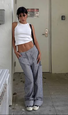 Italian Summer Outfits, Sweat Gris, Outdoor Streetwear, Boyfriend Outfit, Look Legging, Versatile Clothing, Summer Outfits 2024