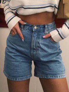 Style Wide Leg Pants, Cooler Look, Fashion 2024, Looks Chic, High Waisted Shorts Denim, Washed Denim, Casual Summer Outfits, High Waisted Denim, Primavera Estate