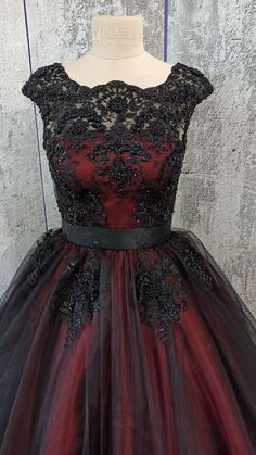 Evil Queen Prom Dress, Crimson Wedding Dress, Black And Burgundy Wedding Dress, Fantasy Gowns Red, Black And Red Formal Dress, Black And Red Wedding Dress, Red And Black Wedding Dress, Red And Black Ball Gown, Gothic Quinceanera