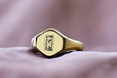 This engraved hourglass ring in 14k gold showcases a timeless sand clock engraving on a sleek hexagon-shaped signet design. Perfect as a unisex delicate ring, it represents the beauty of time and is a thoughtful piece for anyone who appreciates unique, symbolic jewelry. Its personalized touch makes it a beautiful addition to any collection. 📏 Ring Size: Choose your preferred size from the drop-down menu. 💍 Signet Details: Signet Size: 10mm Signet Shape: Hexagon Metal Type (Main Photo): 14k Gol Hourglass Ring, Elegant Gold Octagon Signet Ring, Luxury Symbolic Signet Ring For Collectors, Modern Octagon Signet Ring For Gift, Gold Symbolic Signet Ring, Modern Octagon-shaped Signet Ring Gift, Magical Ring, Dna Jewelry, Ring Hexagon