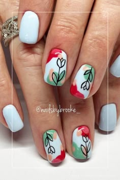 tulip nails designs Amsterdam Inspired Nails, Short March Nail Designs, Medium Nail Art, Nail Art Ideas Flowers, Tulip Nail Art Designs, Gel Nails Short Design, Floral Nail Designs Simple, March Nails Ideas Spring, Flower On Nails