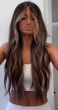 Dark Brown Balayage Money Piece, Level 2 Hair Color With Highlights, Jessi Ngatikaura Hair, Dark Brown With Light Blonde Highlights, Brunette Hair Money Piece Highlights, Dark Hair Bright Highlights, Dark Brown Hair With Highlights And Money Piece, Medium Cut Hairstyles, Hair For Brown Eyes