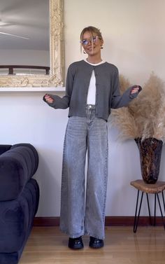 Cute Layering Outfits Winter, Suede Trousers Outfit, Mada Graviet Outfit, Autumn Work Outfits Women Casual, Black Jeans Black Boots Outfit, Class Presentation Outfit College, Wide Leg Jeans Loafers Outfit, Genz Work Outfits, Teacher Cute Outfits