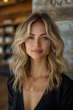 Textured medium-length haircut with face-framing layers Hair Color Spray, Blonde Hair Transformations, Medium Layered Hair, Blonde Hair Inspiration, Mom Hairstyles, Face Framing, Hair Transformation, Hair Today, Medium Hair