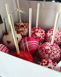 a box filled with lots of different types of cake pops