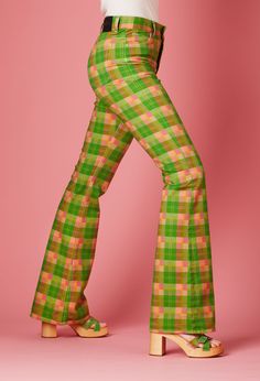 Fall Retro High-waisted Pants, Retro High-waisted Pants For Fall, Chic Green Cotton Pants, Retro Straight Leg Pants For Fall, Retro Straight Leg Bottoms For Fall, Retro Straight Leg Fall Bottoms, Chic Stretch Green Jeans, Fitted Green Wide-leg Jeans, Retro Stretch Straight Leg Pants