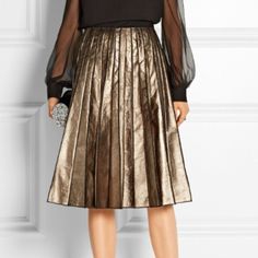 Marc Jacobs Pleated Leather Skirt, Metallic / Gold Size 4 Great Condition, Barely Worn Midi Length 100% Silk Lining