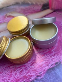 - HANDMADE IN EUROPE,POLAND - ORGANIC INGREDIENTS - THE BEST BALM FOR DRY LIPS! Natural transparent lip balm 10 ml Ingredients: 1. Beeswax 2. Cocoa Butter 3. Shea Butter 4. Mango Butter 5. Shimmer We can add color to wax and a fragrance if you wish, but even without it balm looks great with soft color of natural beeswax and  you can  feel the delicate smell of cocoa butter!  Natural lip balm made with beeswax and oils is a cosmetic product that contains natural ingredients such as beeswax and pl Lip Balm Aesthetic, Vanilla Lip Balm, Beeswax Lip Balm, Aesthetic Candles, Natural Lip Balm, Natural Perfume, Solid Perfume, Healthy Beauty, Mango Butter