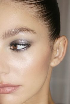 Silver Eyeshadow Looks, Silver Eyeshadow, Event Makeup, Holiday Makeup