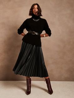 Pleated Vegan Leather Midi Skirt | Banana Republic Fit And Flare Skirt Outfit, Edgy Corporate Fashion, Corpo Goth, Flared Skirt Outfit, Pleated Leather Skirt Outfit, Long Pleated Skirt Outfit, Leather Skirt Outfit Winter, Flare Skirt Outfit, Black Pleated Skirt Outfit