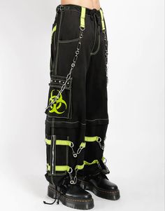 Zip Off Pants, Biohazard Symbol, Punk Style Outfits, The Apocalypse, Emo Outfits, Estilo Punk, New Rock