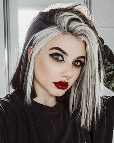 Blonde E-Girl Streaks Hairstyle E Girl Hairstyles, E Girl Hair, E Girl, Hair Color And Cut, Tone Hair, Hair Dye Colors, Hair Inspiration Color, Hair Inspo Color, Blonde Balayage