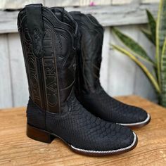 RC-Python Negro - Botas Vaqueras Exoticas para Hombre - Botas Vaqueras de Piton Mens Black Cowboy Boots, Black Cowboy Boots Men, Cowboy Boots With Suits Men, Cowboy Fits, Country Boy Outfits, Cowboy Boot Style, Cowboy Boots For Men, Western Boots For Men, Black Cowboy Boots