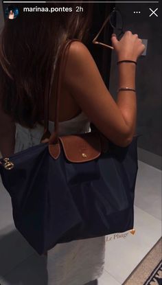 Longchamp le pliage bag Longchamp School Bag Aesthetic, Longchamp Aesthetic Outfit, Longchamp Pliage Outfit, Stargirl School Outfits, Long Champ Aesthetic, Longchamp Work Bag, Longchamp Bag Outfit Aesthetic, Longchamp Tote Bag Outfit, Le Pliage Aesthetic