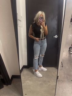 Cold Weather Day Outfits, Cosmetologist Outfit Summer, What To Show My Hairdresser, Hair Inspo To Show Hairdresser, Trendy Hairdresser Outfit, Cute Hairdresser Outfits