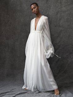 Long Sleeve Flowy Dress, Rabih Kayrouz, Flowy Gown, Long Flowy Dress, White Flowy Dress, Wedding Dress Flowy, Gaun Fashion, Dress Flowy, Long White Dress