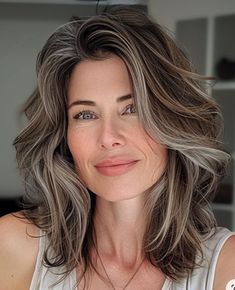 Gray Highlights Brown Hair, Brunettes Balayage, Gray Highlights, Grey Blending, Grey Highlights, Hair Gray, Colour Ideas, Balayage Brunette, Platinum Blonde Hair