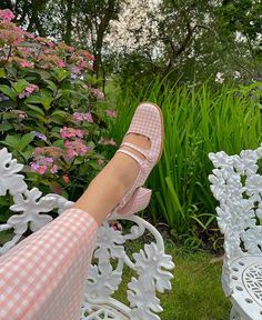 Pink Fashion Aesthetic, Carel Paris, Spring Heels, Woven Leather Sandals, Stylish Handbags, Fashion Influencer, Pink Spring