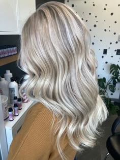 Blonde Prom Hair, Champagne Hair Color, Blonde Bridal Hair, Ash Blonde Hair Balayage, White Blonde Highlights, Champagne Hair, Hair Color Blonde Highlights, Wedding Hair Colors