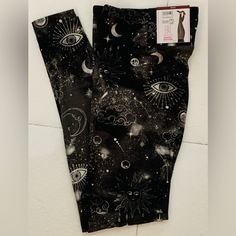 No Boundaries Small (3-5) Women's Juniors Sueded Ankle Leggings Celestial 81% Polyester 10% Spandex 9% Recycled Polyester Machine Wash Cold Bright Leggings, Skull Leggings, Halloween Leggings, Christmas Leggings, Winter Print, White Leggings, Leggings Sale, Knit Leggings, Ankle Leggings