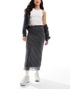 Kjol från Pull&Bear "Dag till kväll"-potential Regular midja Elastiskt resårband i midjan Spetskanter Rutig design Skir nederkant Regular fit/normal passform Mesh Maxi Skirt, Eid Outfits, Maxi Rok, Maxi Dresses Fall, Check Design, Spring Floral Dress, Lace Trims, Mesh Skirt, Long Black Dress