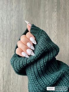 Featuring minimalist Christmas light accents on a sleek white base, these almond-shaped nails are perfect whether you're sipping cocoa by the fire or snapping pics of your festive manicure, this look is all about understated holiday elegance. Save this pin for your next nail inspo! 💅   November Nails, Christmas Nails #novembernails #christmasnails #decembernails #nailart #winternails #nails White Nails With Christmas Lights, Gel Xmas Nails, Cute Neutral Christmas Nails, Christmas Nails Neutral Sparkle, Christmas Nail Theme, Christmas Light Nail Ideas, White Base Christmas Nails, Cute Fun Christmas Nails, Christmas Nails With Christmas Lights