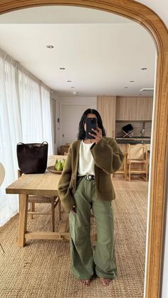 Womens Winter Street Style, Cold Casual Outfit Winter Fashion, Flamboyant Natural Tomboy, Cold Weather Outfits Dinner, Natural Clothing Aesthetic, Outfits To Wear In The Cold, Boogie Outfits Women, Spring Fashion Outfits For Work, Fashionable Comfy Outfits