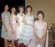 1960s High School, 1960s Prom, High School Homecoming, Homecoming Queen, Ideal World, Prom Pictures, Vintage Portraits, Real Girls