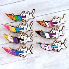 Be Gay, Do Crime 🏳️‍🌈🔪 These chaotic cats holding knives with different LGBTQ+ pride flag colors are here to help you show your Pride! These cuties were designed by our talented artists at Catmint Studios! Your new favorite pin! About this item: 2" across Gold Hard Enamel 2 rubber clutches Chaotic Cats, Knife Cat, Lgbtq Pride Flag, Lgbtq Quotes, Gay Sticker, Pride Flag Colors, Lgbtq Funny, Lgbt Art, Lgbtq Pride