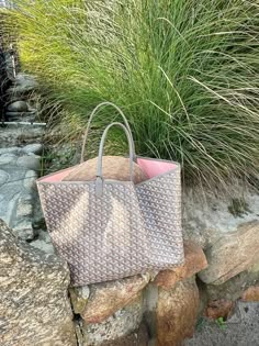 Goyard Bag #LTKwedding#LTKtravel#LTKitbag Goyard Tote Grey, Pink Goyard, Goyard Tote Outfit, Goyard Tote Bag, University Bag, Goyard Tote, Beige Tote, Camouflage Outfits, Tote Outfit