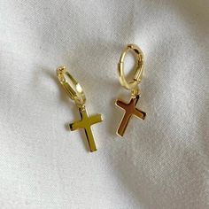 These gold filled cross huggie earrings are super versatile. We recommend these for your new everyday and event earrings! Gold filled Made in the USA Gold Huggie Earrings, Cross Gold, Mini Gold, Piercings Jewelry, Mini Cross, Cross Earrings, Huggie Earrings, Cross Jewelry, Huggies Earrings