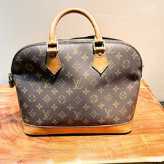 Vintage Louis Vuitton Bag "Authentic" Speedy Excellent Condition for being Vintage Very mild Vintage oder Top Handle Bags, Vintage Louis Vuitton, Vuitton Bag, Hand Bag, Purses And Handbags, Louis Vuitton Bag, Top Handle, Labour Day, Top Handle Bag