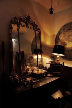 a room with a mirror, lamp and other items on the table in front of it