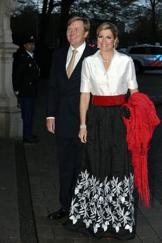 Royal Gowns, Regina Maxima, Princess Máxima, Royal Clothing, Queen Máxima Of The Netherlands, Familia Real, Royal Dresses, T Dress, Queen Dress