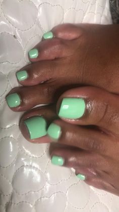 Pedicure Green Toenails, Mint Green Toe Nails, Green Toenail Polish, Feet Nail Art Designs, Nail Knowledge, Feet Nail Art, Black Nails Design, Green Toe Nails, Nail 2022