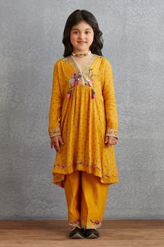 Buy Blue Crepe Printed And Embroidered Tropical V Neck Sunshine Kaftan & Pant Set For Women by Rishi & Vibhuti Online at Aza Fashions. Yellow Suit Indian, Kids Kurta, Yellow Kurta, Kurta Cotton, Topaz Yellow, Silk Pant, Yellow Suit, Festive Wedding, Kids Designer Dresses