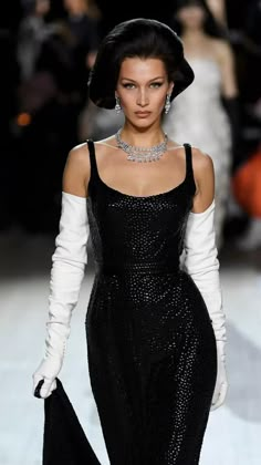 Bella Hadid Runway, Mrs Bella, Moda Paris, Bella Hadid Style, Edgy Makeup, Hadid Style