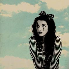 Cute Mime...This will be one of my costumes this Halloween for sure!!! Mime Halloween Costume, Mime Costume, French Circus, Mime Makeup, Pierrot Clown, Halloween Costumes For Teens Girls, Night Circus, Pantomime, Costumes For Teens