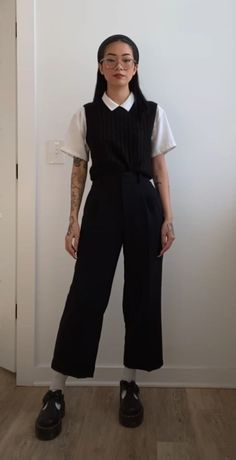 Designer Goth Fashion, Korean Fashion Black Dress, Grunge Outfits Professional, Buisness Goth Outfit, Classy Grunge Outfits Edgy, Minimalistic Grunge Outfits, Grunge Office Wear, Nerdy Business Casual Geek Chic, Hotel Interview Outfit