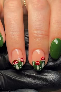 Nature Inspired Nails, Green Nail Art Ideas, Cottagecore Nails, Witchy Nails, Green Nail Art, Hippie Nails, Green Nail Designs, Green Nail, Inspired Nails