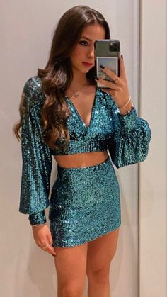 Dress Mini Prom, Prom Dress Mini, New Years Eve Party Outfits, Mini Prom Dress, Cocktail Dresses With Sleeves, Nye Fashion, Mini Prom Dresses, Elegant Cocktail Dress, Cocktail Outfit