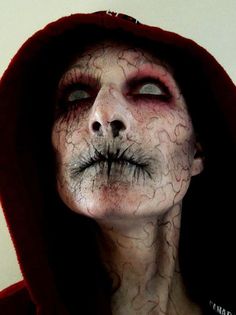 25 Of The Scariest Makeup Ideas For Halloween | DeMilked Spfx Makeup, Monster Makeup, Creepy Makeup, Creepy Halloween Makeup, Theatrical Makeup