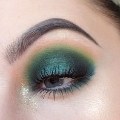 Glitter Palette, Halloween Eye Makeup, Makeup For Black Skin, Mask Makeup, Gold Palette, Green Makeup, Colorful Eye Makeup, Snake Eyes, Brow Definer