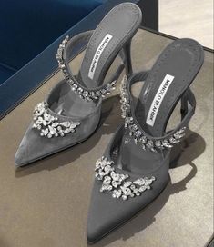 Gray Heels, Manolo Blahnik Heels, Shoes Heels Classy, Classy Shoes, Fancy Shoes, Hype Shoes, Aesthetic Shoes