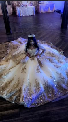 Gold Dress For Quinceanera, Quinceanera Dress With Sleeves, White And Gold Quinceanera Theme, Quince Guest Dresses, Royalty Quinceanera Theme, Pink And Gold Quinceanera Dress, Champagne Quinceanera Theme, Elegant Quince Dresses, Modern Quinceanera