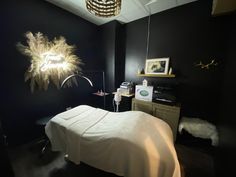 Black Esthetics Room, Home Esthetician Room, Dark Esthetician Room, Small Facial Room Ideas, Esthetician Suite, Skin Photoshoot, Brow Room, Bloom Aesthetic